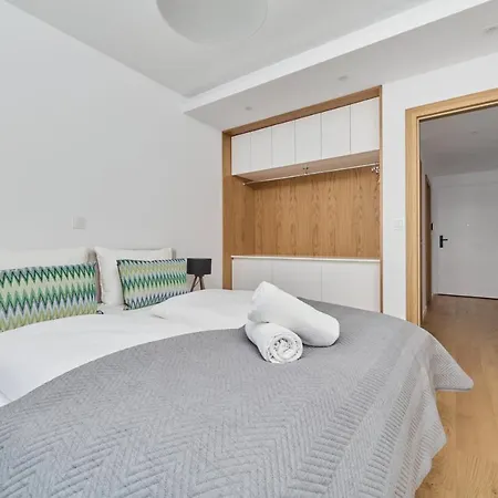 Walonska 16 Family By Renters Prestige Lägenhet